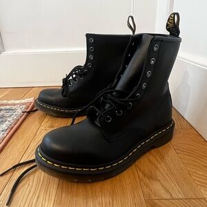 Dr. Martens Black Leather Combat Boots womens US 9 - lace up Slip Resistant NWOT